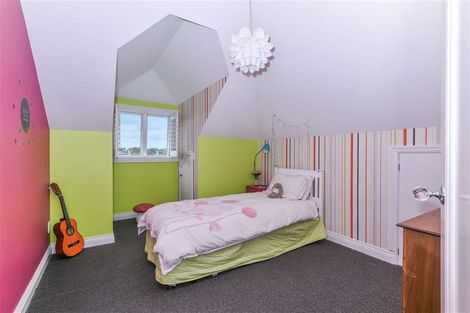 Photo of property in 48a Waterview Road, Stanley Point, Auckland, 0624