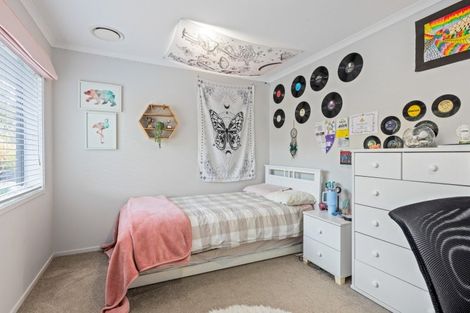 Photo of property in 60 Roberts Road, Matakatia, Whangaparaoa, 0930