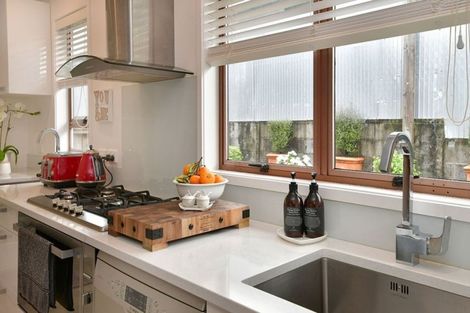 Photo of property in 3/100 Royal Road, Massey, Auckland, 0614