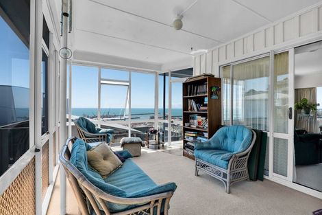 Photo of property in 1 Catherine Crescent, Moturoa, New Plymouth, 4310