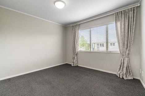 Photo of property in The Haven, 4/120 Beach Haven Road, Beach Haven, Auckland, 0626