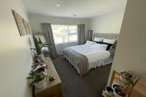 Photo of property in 151 Amesbury Drive, Churton Park, Wellington, 6037