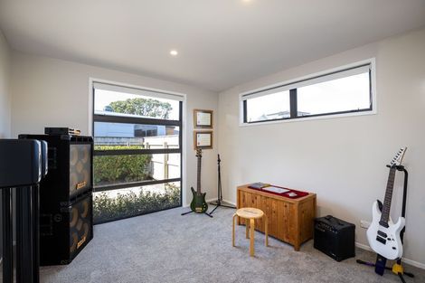 Photo of property in 25 Nadine Stanton Drive, Bell Block, New Plymouth, 4312
