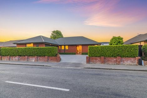 Photo of property in 15 Farquhars Road, Redwood, Christchurch, 8051