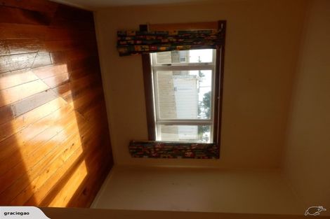 Photo of property in 1/884 East Coast Road, Northcross, Auckland, 0630