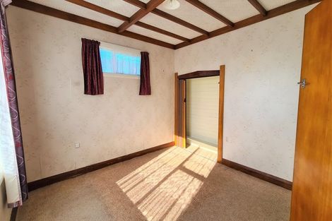 Photo of property in 16 Gisborne Terrace, Opunake, 4616