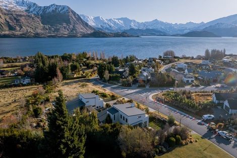 Photo of property in 8b Minaret Ridge, Wanaka, 9305
