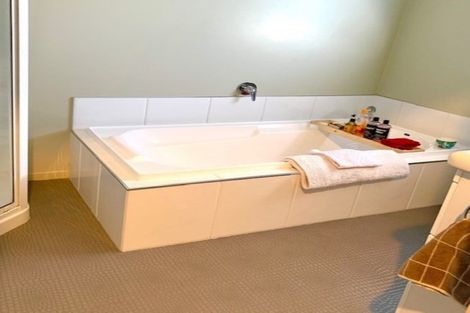 Photo of property in 2 Moore Street, Forest Lake, Hamilton, 3200