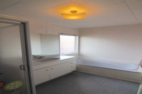 Photo of property in 17 Caribbean Drive, Unsworth Heights, Auckland, 0632