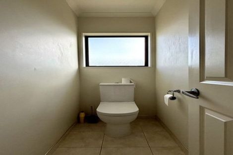 Photo of property in 5 Pittville Place, Henderson, Auckland, 0612