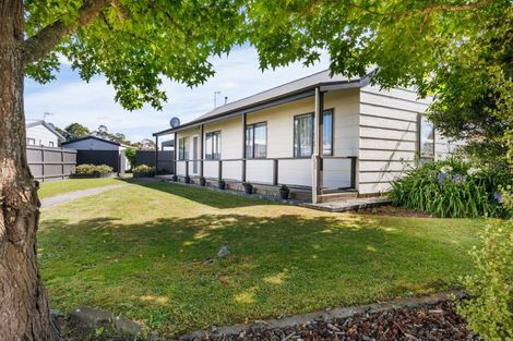 Photo of property in 20 Cargill Grove, Kelvin Grove, Palmerston North, 4414