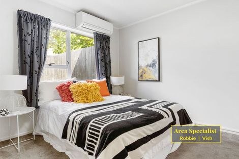 Photo of property in 2/94 Lynwood Road, New Lynn, Auckland, 0600