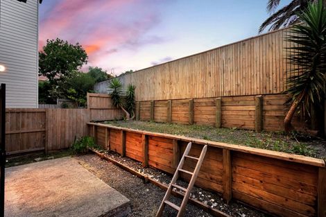 Photo of property in 11 Barnea Circle, Glen Eden, Auckland, 0602