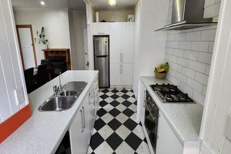 Photo of property in 15 Burns Street, Westown, New Plymouth, 4310