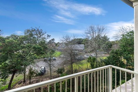 Photo of property in The Haven, 4/120 Beach Haven Road, Beach Haven, Auckland, 0626