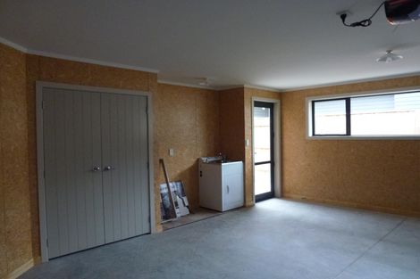 Photo of property in 100 Rosalie Terrace, Kelvin Grove, Palmerston North, 4414