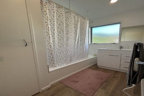 Photo of property in 17 Baillie Crescent, Carterton, 5713