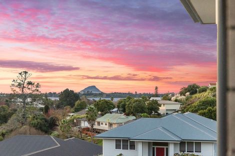 Photo of property in 111 Oteki Park Drive, Welcome Bay, Tauranga, 3112