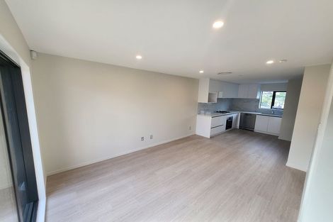 Photo of property in 105 Trias Road, Totara Vale, Auckland, 0629