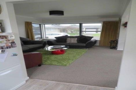 Photo of property in 55 Karaka Crescent, Levin, 5510