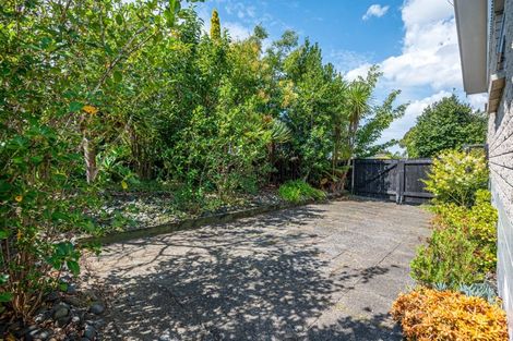 Photo of property in 1/23 Taitua Drive, Te Atatu South, Auckland, 0610
