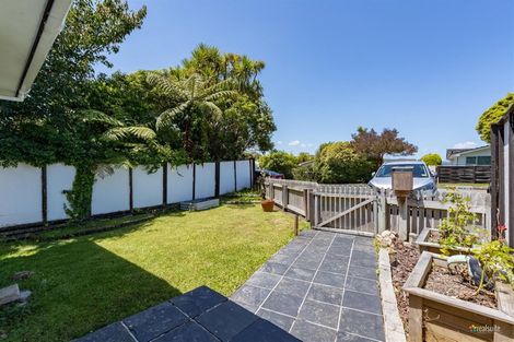 Photo of property in 32 Harbour View Road, Harbour View, Lower Hutt, 5010