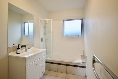 Photo of property in 88 Lantana Road, Green Bay, Auckland, 0604