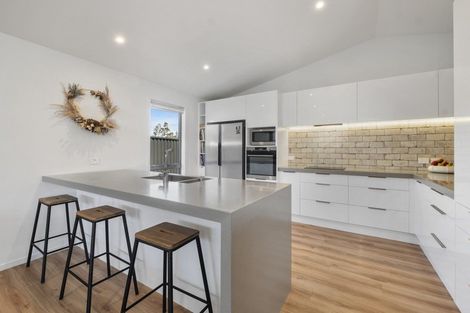 Photo of property in 42 Stratford Drive, Mount Pisa, Cromwell, 9383