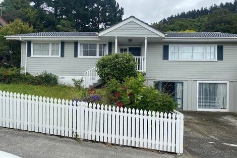 Photo of property in 34 Westhaven Drive, Tawa, Wellington, 5028