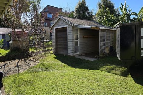 Photo of property in 27 Graham Avenue, Te Atatu Peninsula, Auckland, 0610