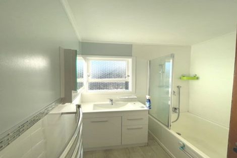 Photo of property in 15 La Rosa Street, Green Bay, Auckland, 0604