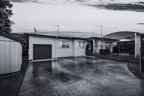 Photo of property in 51a Oreil Avenue, West Harbour, Auckland, 0618