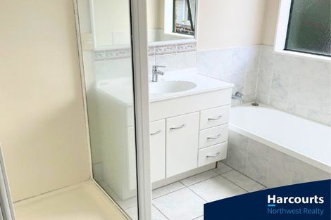 Photo of property in 31 Broadfield Street, Massey, Auckland, 0614