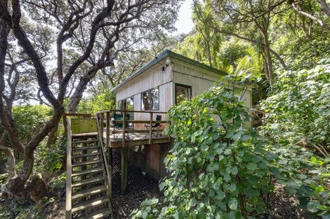 Photo of property in 59 North Piha Road, Piha, 0772