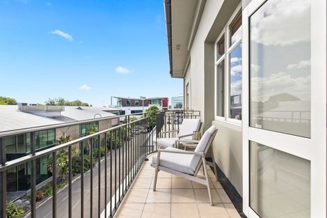 Photo of property in 2c/11 London Street, Hamilton Central, Hamilton, 3204