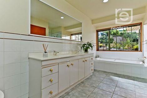 Photo of property in 25 Taroka Close, Pinehill, Auckland, 0632