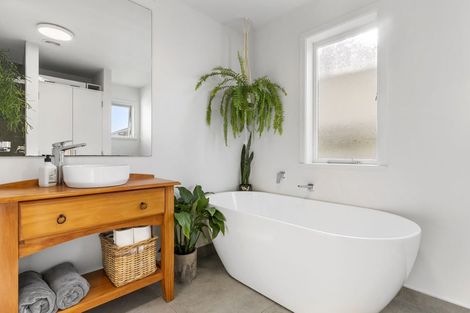 Photo of property in 2/231 Hurstmere Road, Takapuna, Auckland, 0622