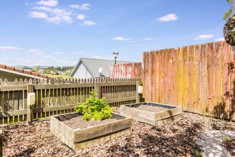 Photo of property in 10 Albatross Close, Whitby, Porirua, 5024