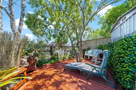 Photo of property in 5 Woodbank Drive, Glen Eden, Auckland, 0602