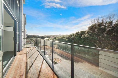 Photo of property in 12 Pleasant Way, Matakatia, Whangaparaoa, 0930