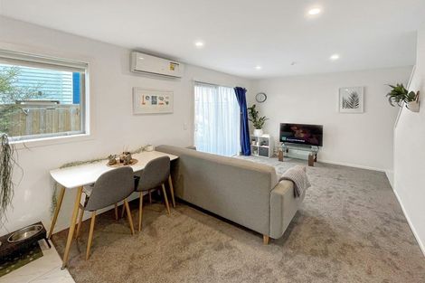 Photo of property in 8/22 Denver Avenue, Sunnyvale, Auckland, 0612