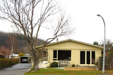 Photo of property in 4 Mckibbin Place, Arrowtown, 9302