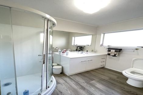 Photo of property in 2/14 Camilla Grove, Totara Vale, Auckland, 0629