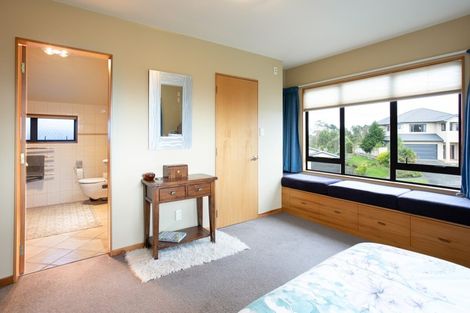 Photo of property in 33 Ruapehu Drive, Fitzherbert, Palmerston North, 4410