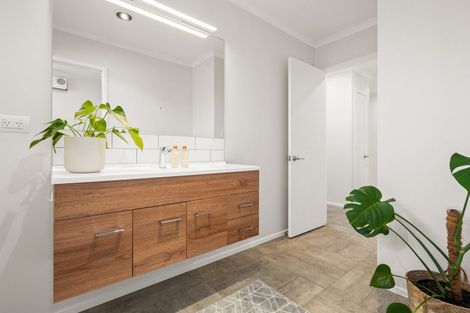 Photo of property in 16 Stace Hopper Drive, One Tree Point, 0118