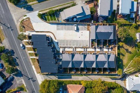 Photo of property in 4/23 Awaroa Road, Sunnyvale, Auckland, 0612