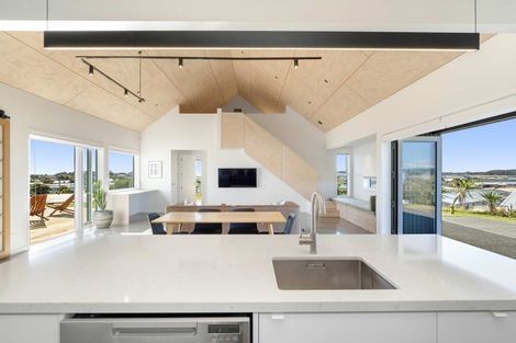 Photo of property in 2 Rangeview Rise, Foxton Beach, Foxton, 4815