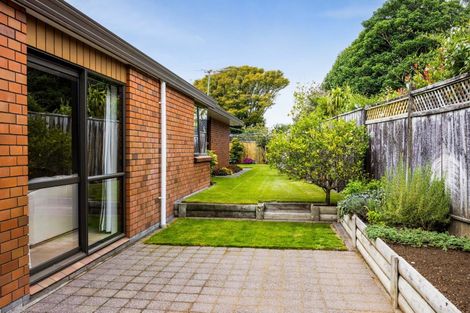 Photo of property in 3b Larsen Place, Merrilands, New Plymouth, 4312