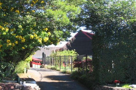 Photo of property in 1/76 Kaurilands Road, Titirangi, Auckland, 0604