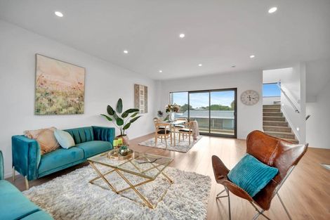 Photo of property in 723d Massey Road, Mangere, Auckland, 2022